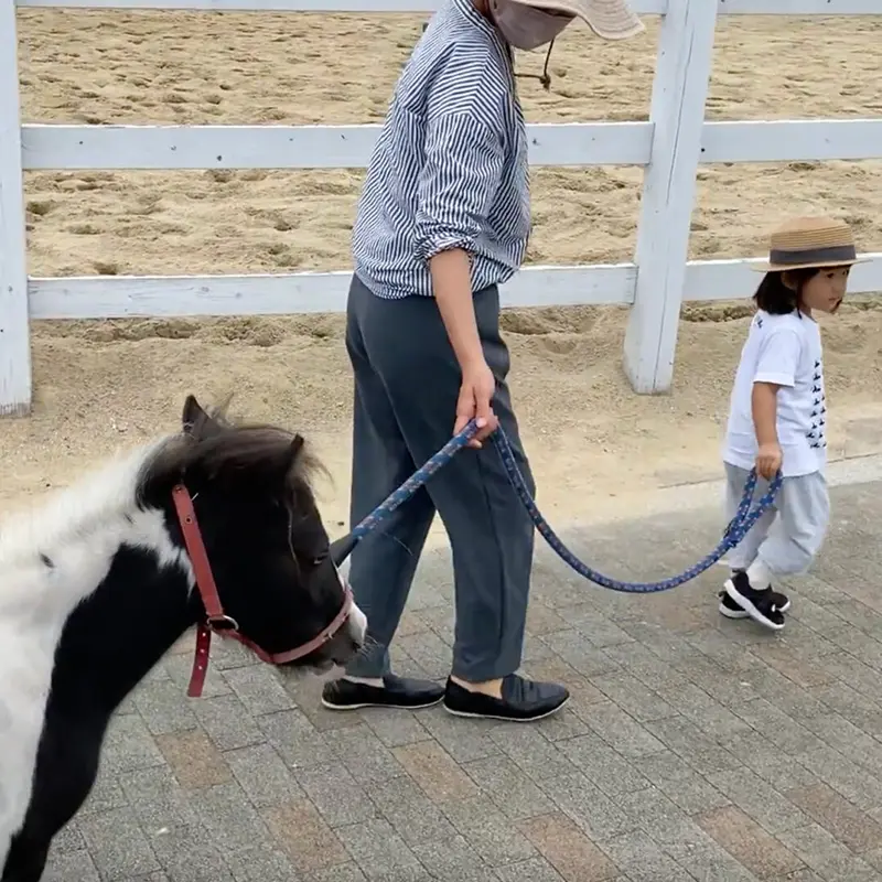 お子さんと歩く庄口さん