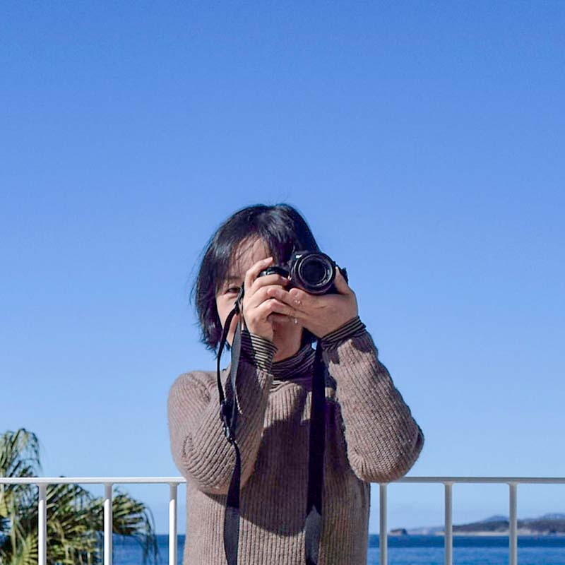 写真を撮影する山崎千恵さん